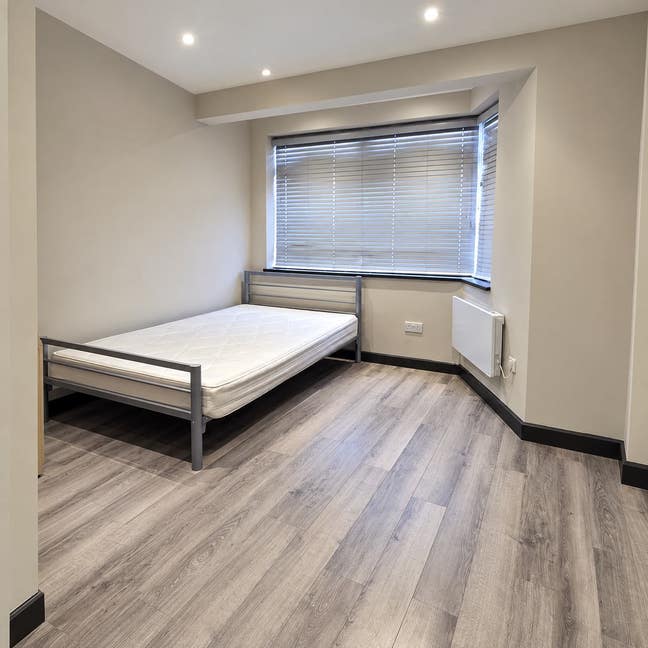 Studio in Harrow-Bills inc. - Connected to Central Main Photo