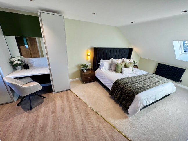 😍 BRAND NEW | 5⭐️ Boutique Suites | 📧 Now Main Photo