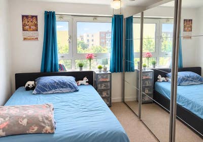 One Space Available for a girl in Ilford High St Main Photo
