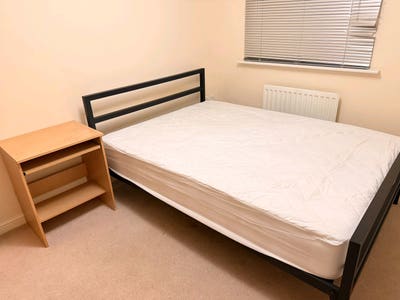 One bedroom to let in a two bedroom apartment  Main Photo