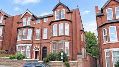 Spacious & Characterful 4-Bedroom House | Bills &  Main Photo