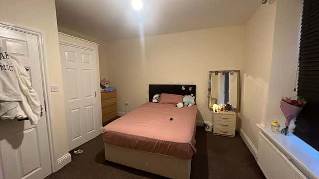 Spacious double room, walking distance to center Main Photo