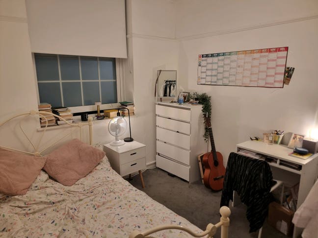 Female preferred. Peaceful 3-bedroom flat-share. Main Photo