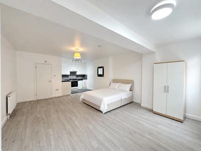 Ground floor studio flat Main Photo
