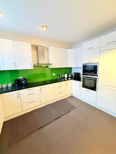 4 Double and 1 Single Room Main Photo
