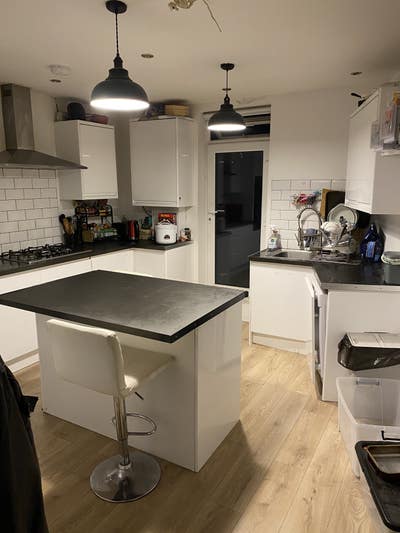 Two double rooms available in shared apartment Main Photo