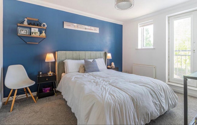 3 bed apartment, great for a short term stay.  Main Photo