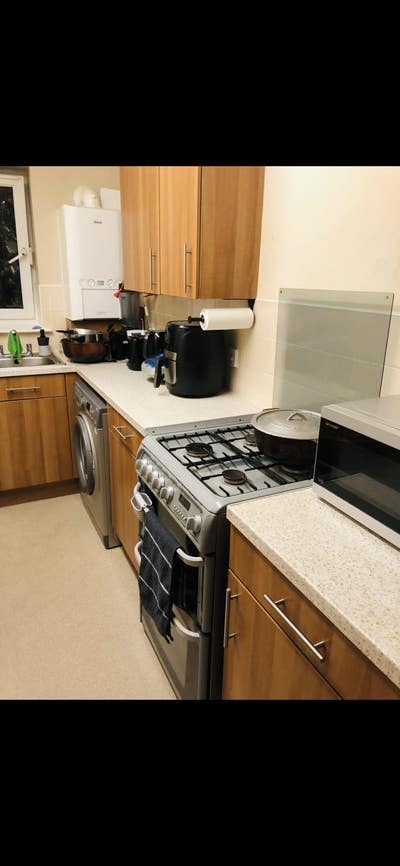 Clean, modern double room available for flat share Main Photo