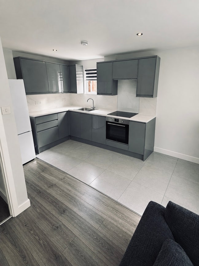Furnished en-suite double room near Aylesbury town Main Photo
