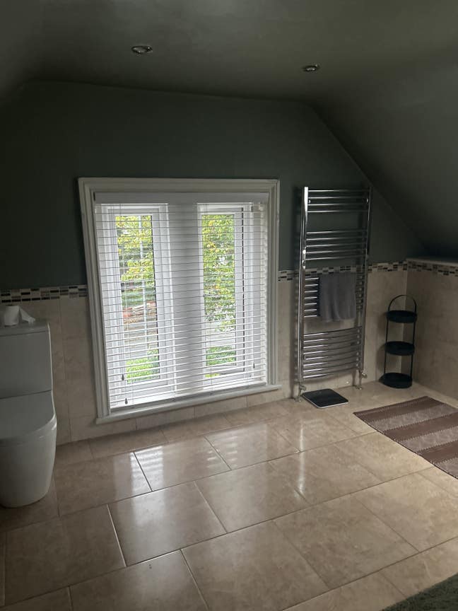 This is a large third floor room for rent   Main Photo