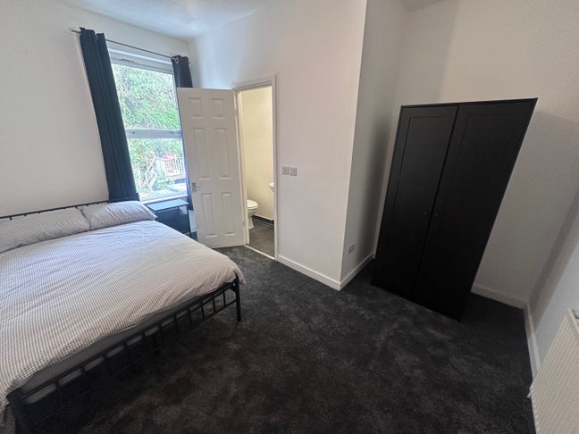 En-suite room available in Torquay Main Photo