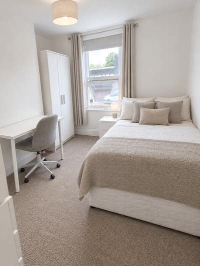 Bright Furnished Double Room   Main Photo