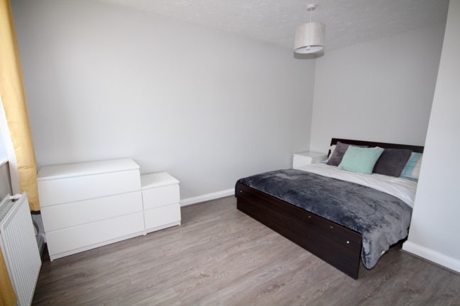 St Phillips - Large Double Room inc Bills! Main Photo