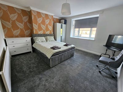 Very Large Room, King size bed, Upminster Main Photo