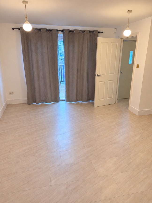 5 bedroom house  Main Photo