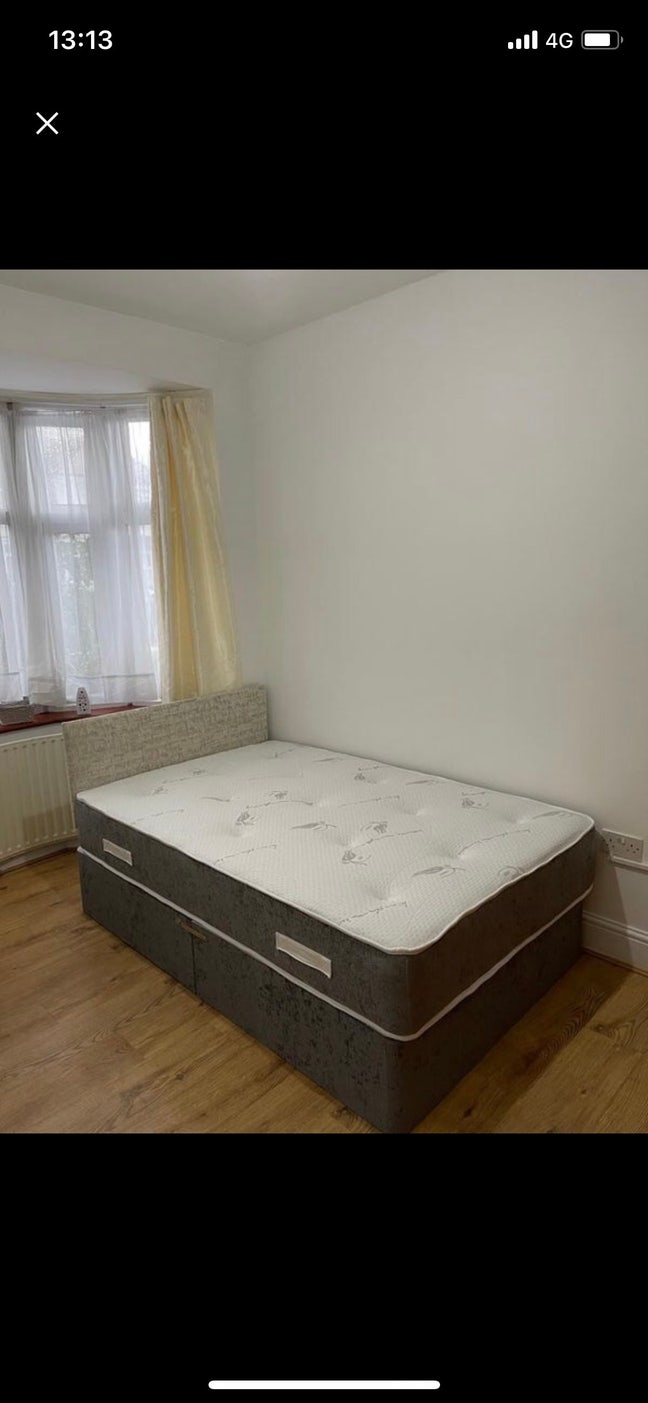 *Double Room en-suite in Willesden Green  Main Photo