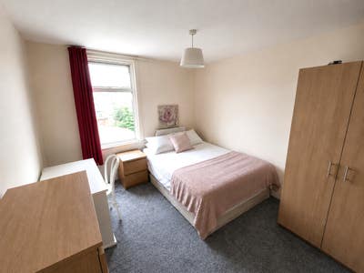 Big Spacious room in Garden House -Stratford Main Photo