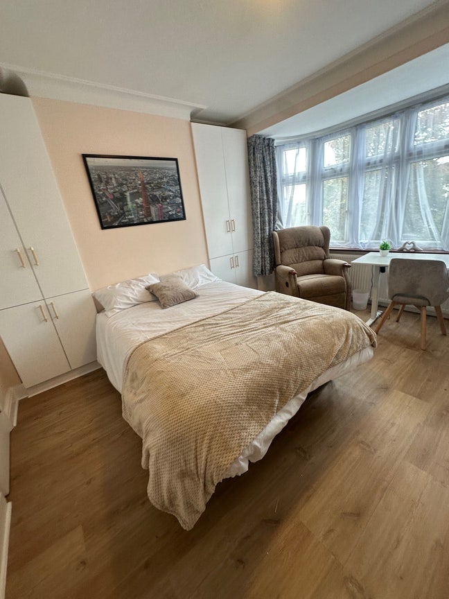 🌟Quiet double en-suite room with all bills Main Photo