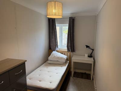 Furnished Room Available in a Shared Property Main Photo