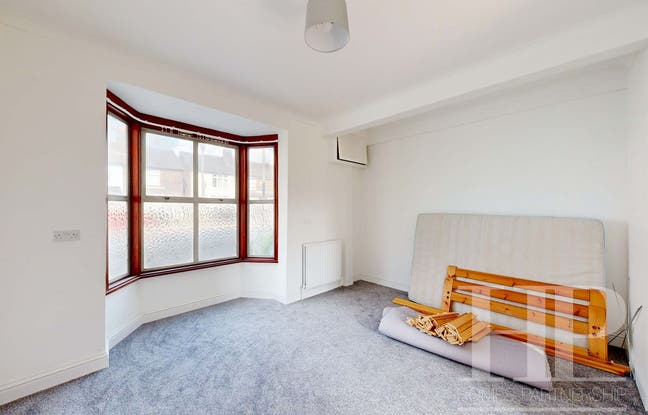1 Bedroom House Share, Balcombe Road, Horley, RH6 Main Photo