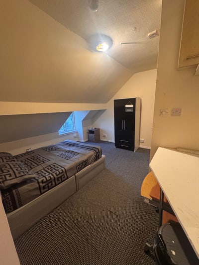 Self contained studio close to Walsall town centre Main Photo