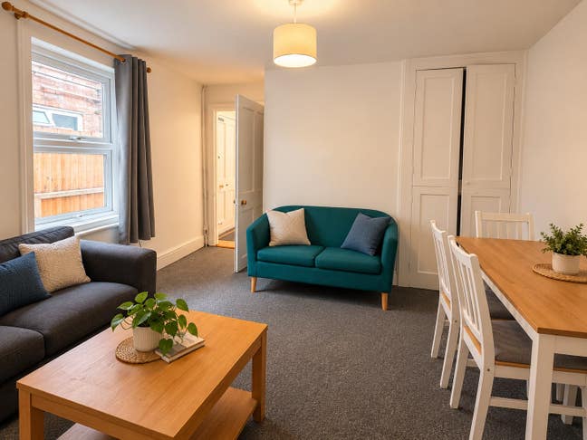 6-Bedroom Terraced House in Cambridge Main Photo