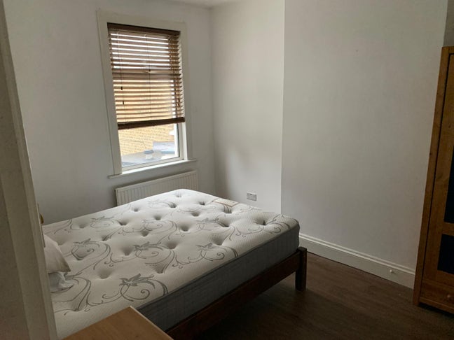 Bright double room in charming Victorian house Main Photo