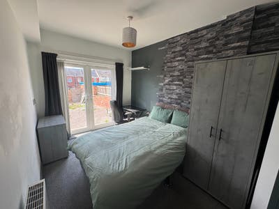 🏡 Elegant Double En-Suite Room – Ready to Move In Main Photo