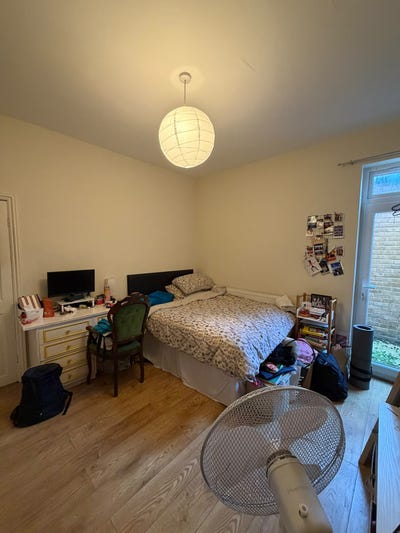 Lovely big room in 4bed house with a garden  Main Photo