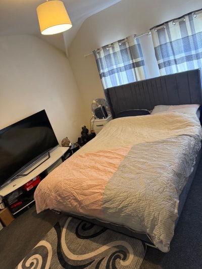 Room to rent Main Photo