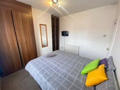 Rooms to rent in 5 bedroom Kettering House Main Photo