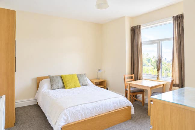 1 Bed studio.  Wi-Fi included. Garden. Parking Main Photo