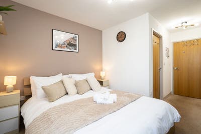 ✨ Lovely Ensuite Room ✦ River Views ✦ 1 min DLR🚄 Main Photo