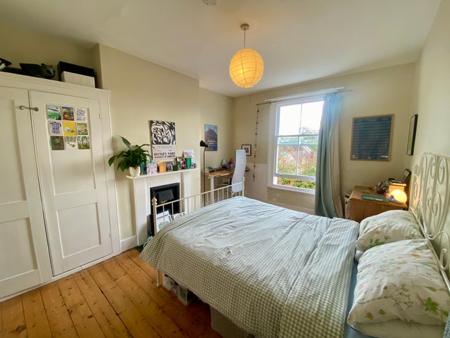 Room in friendly house share in Queen's Park! Main Photo