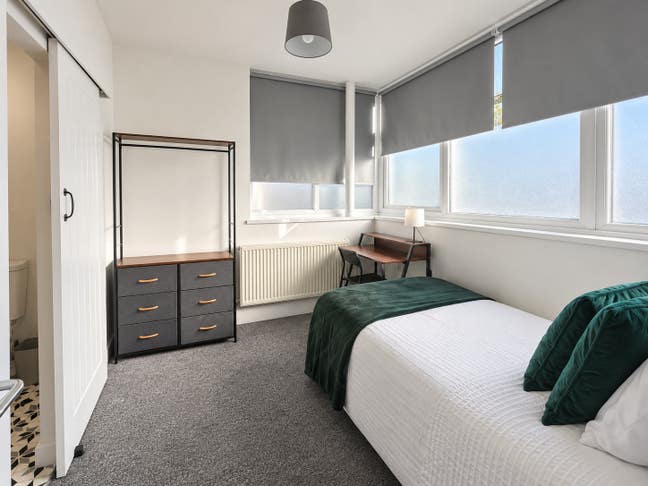 **Ensuite Furnsihed Room- All Bills inc** Main Photo