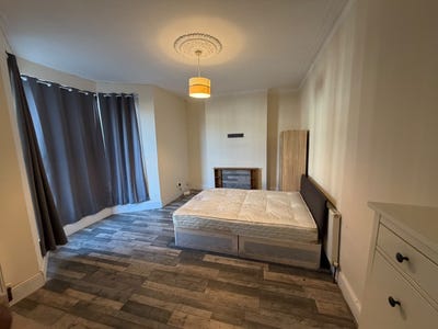 Room to Rent – Kingswood Road, IG3 8UD Main Photo