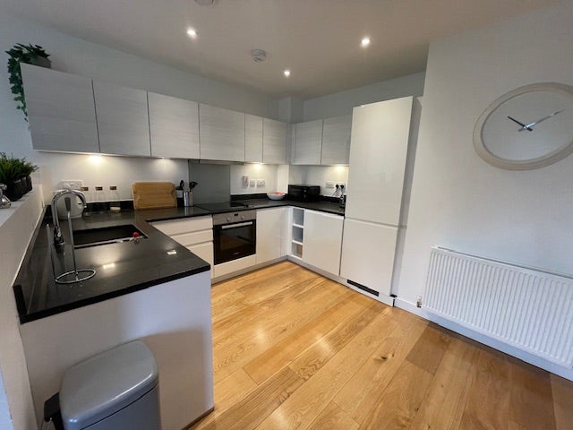 1 Bedroom Luxury Apartment To Rent In Southall Main Photo