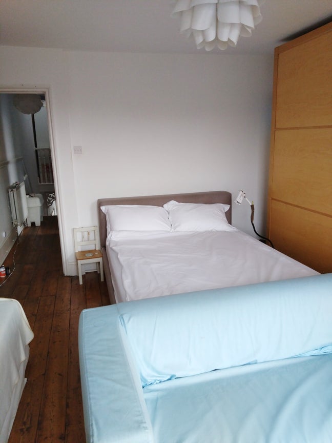 Spacious Double room short let Central location Main Photo