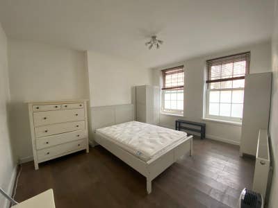 Lovely room in Wandsworth Road ! Av. Soon Main Photo