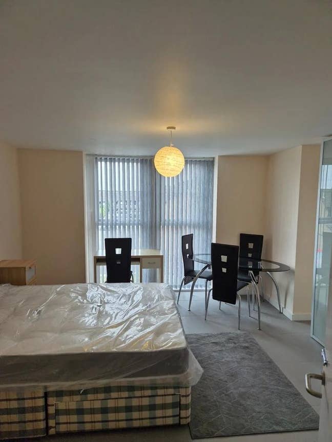 Large Double Room Suitable for Couples Sharing Main Photo