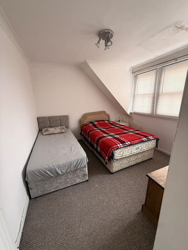 A Spacious  Double Room  for rent in PA1 2JB Main Photo
