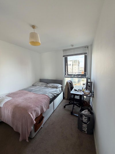 Bright double room (short-term let) 15 Nov-15 Feb Main Photo