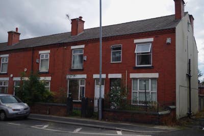 En-suite room, Plodder Lane, Farnworth Main Photo