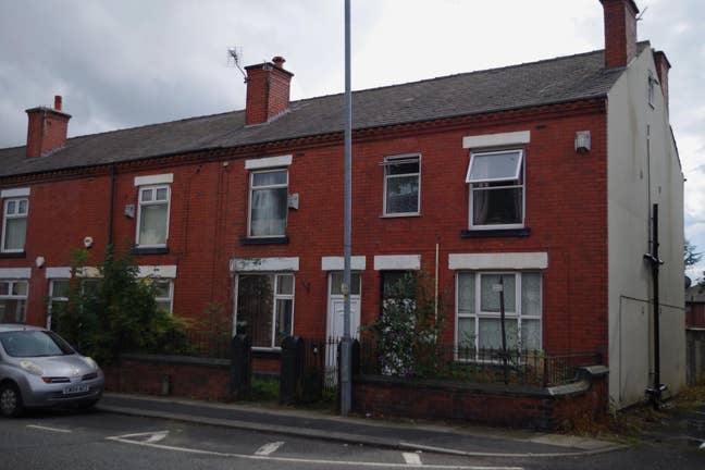 En-suite room, Plodder Lane, Farnworth Main Photo