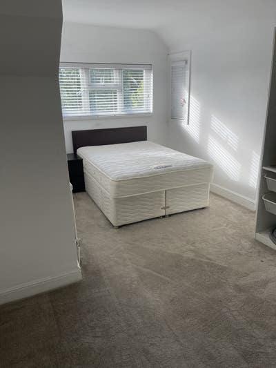 Lovely large double room, 5min walk to city centre Main Photo