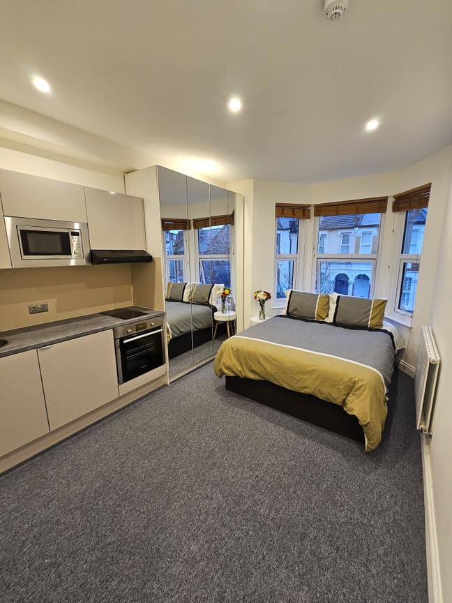 Modern Studio Flat – Prime Location! Main Photo
