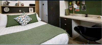 : Ensuite Silver Room | Student Roost - Mannequin  Main Photo