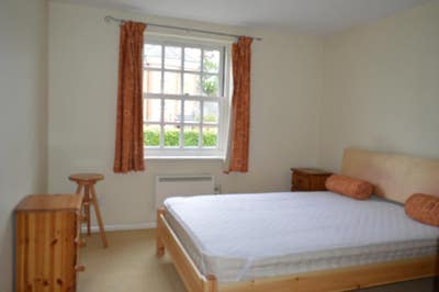 Double room & own bathroom Main Photo