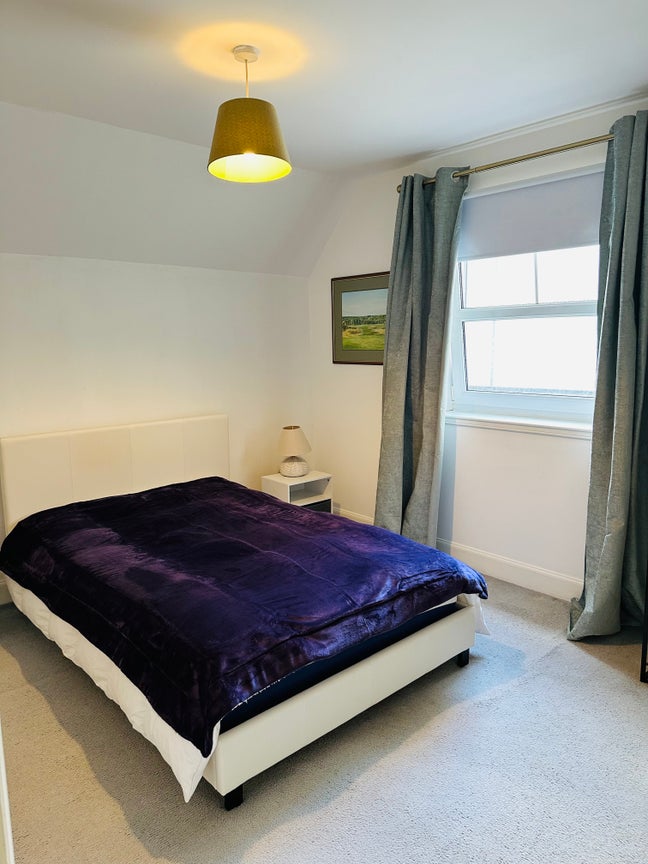 Furnished spacious room to rent in city centre  Main Photo