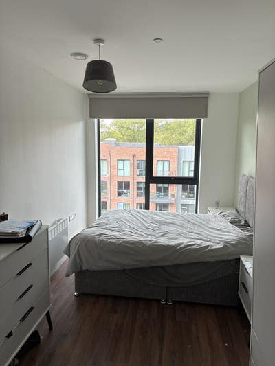 En-suite double bed room available  Main Photo
